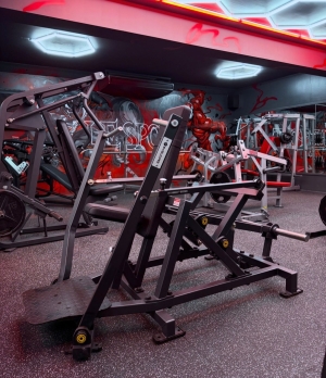 Skelcore Leverage Chest Press at Le Sport Health and Fitness